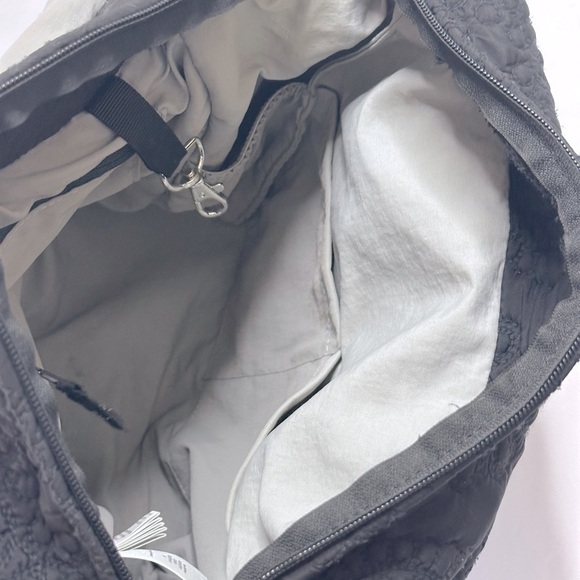 Petunia Pickle Bottom convertible diaper bag quilted black - Picture 13 of 15